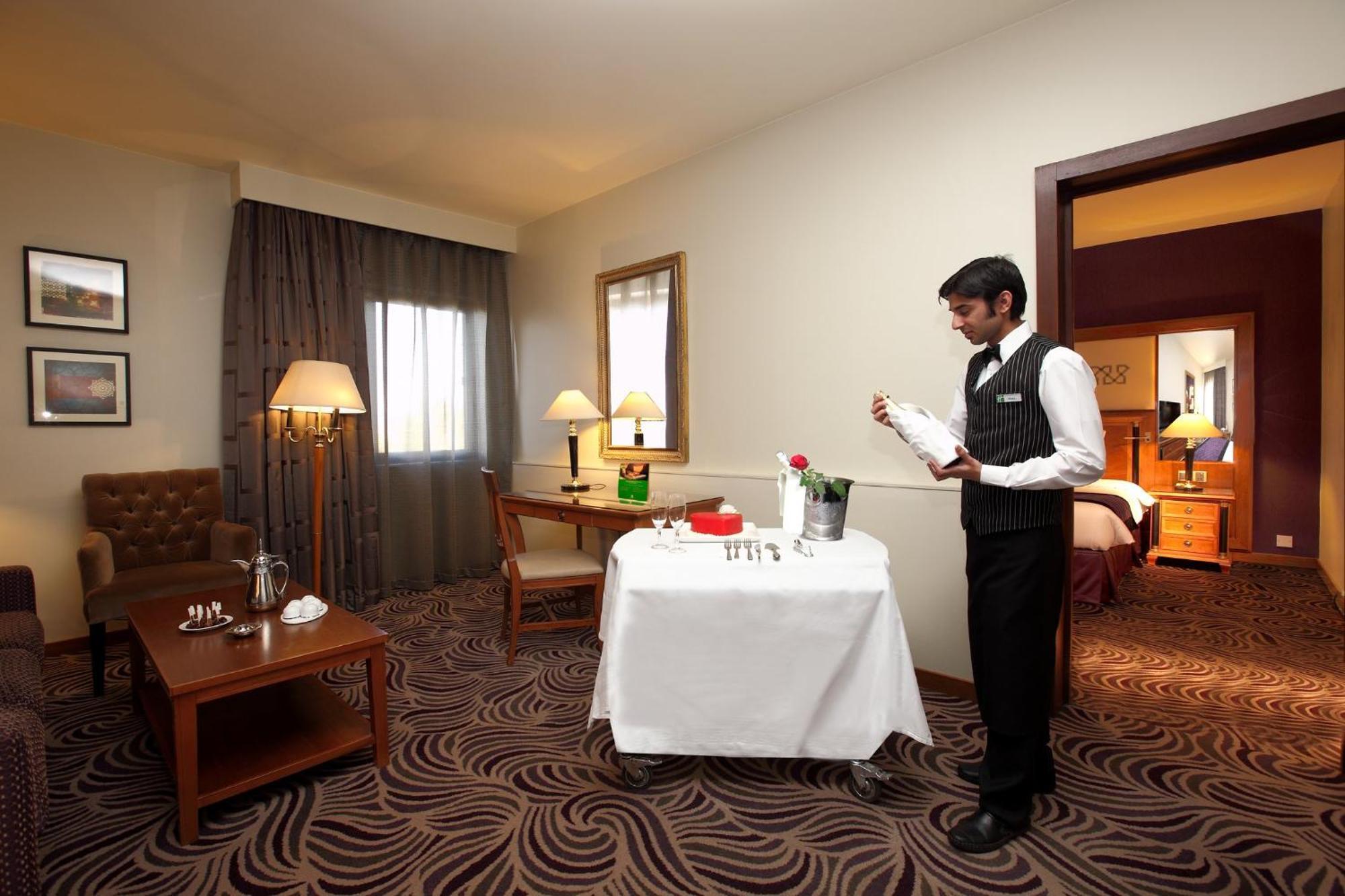 Holiday Inn Tabuk By Ihg Экстерьер фото